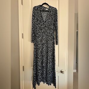 RIXO Black and White Sheath Dress V-Neck Long Sleeve